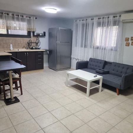 B&B Amit 18 Minutes From The Airport - אירוח כפרי עמית 18 דקות משדה תעופה Petach Tikva Екстериор снимка